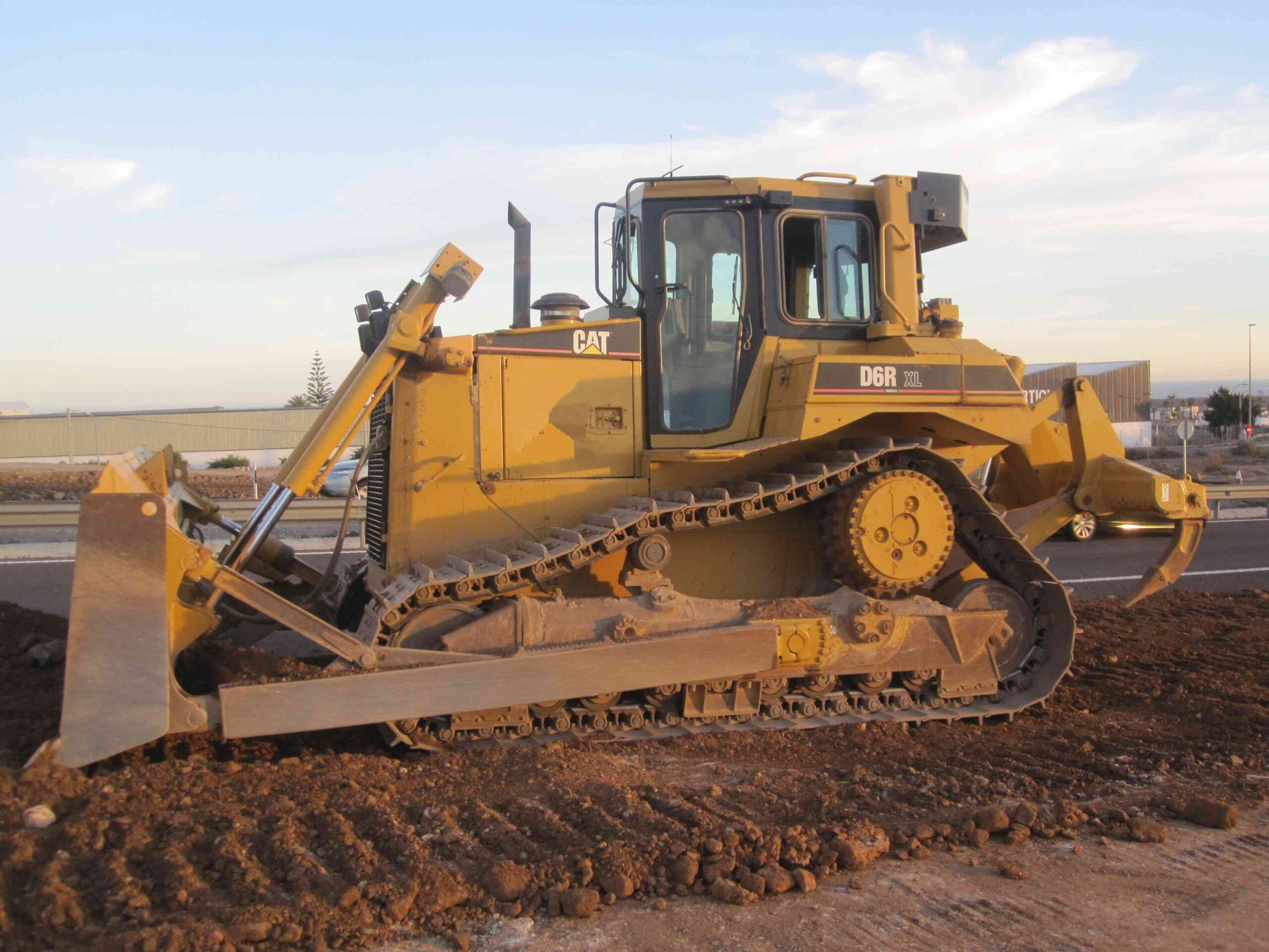 	 CATERPILLAR D6R